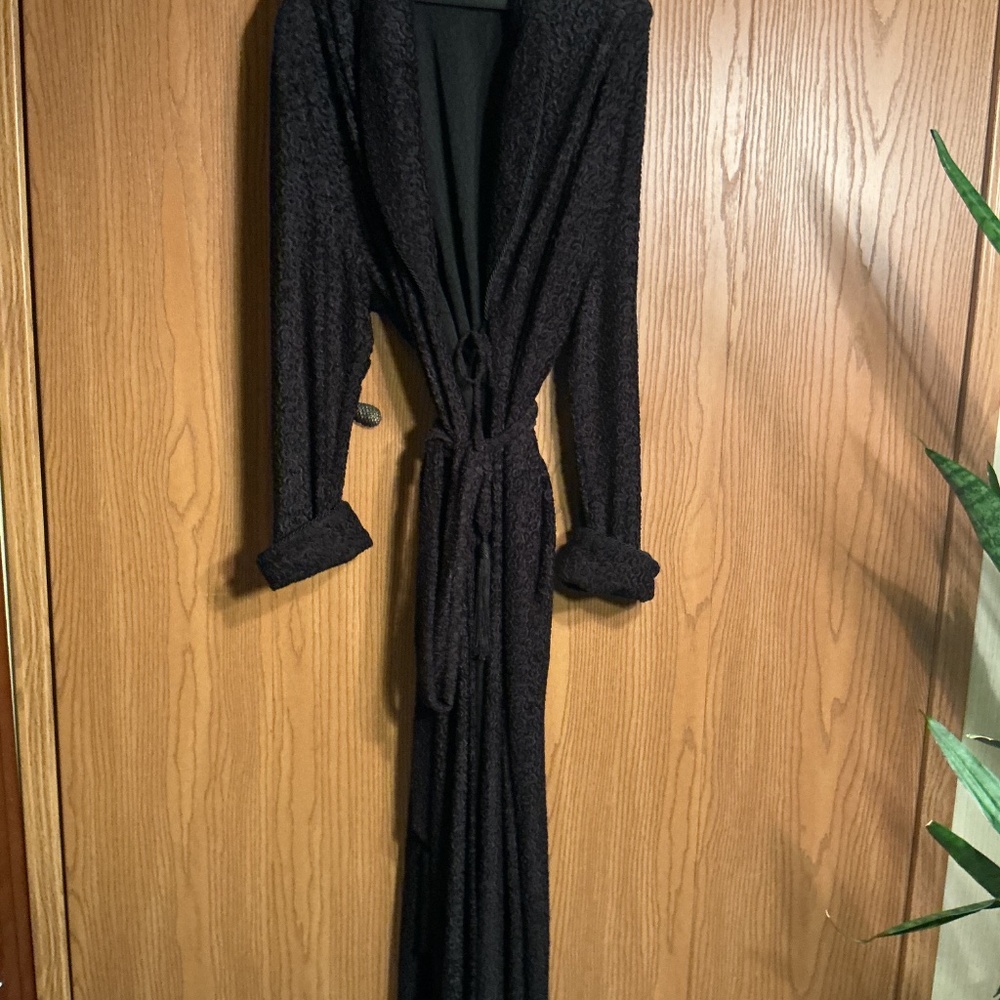 Beautiful Black Diamond Tea Robe - Picture 7 of 7